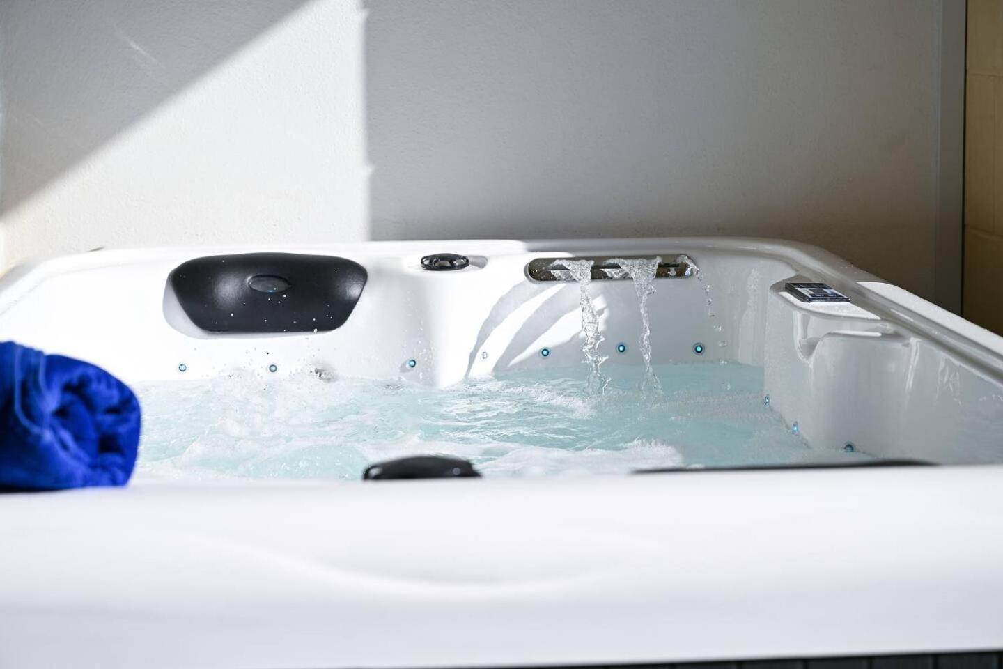 Fl 3 Ta'lonza Luxury With Hot Tub By Homely