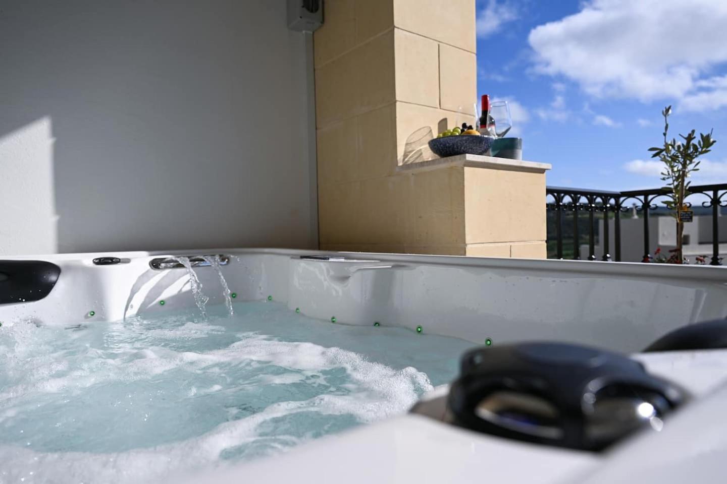 Fl 3 Ta'lonza Luxury With Hot Tub By Homely Apartment *