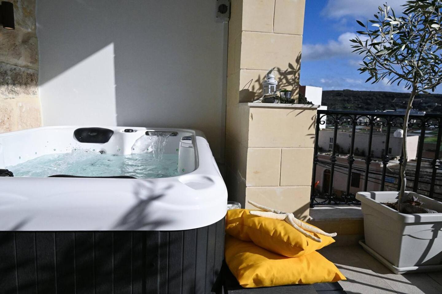 Fl 3 Ta'lonza Luxury With Hot Tub By Homely Mellieha