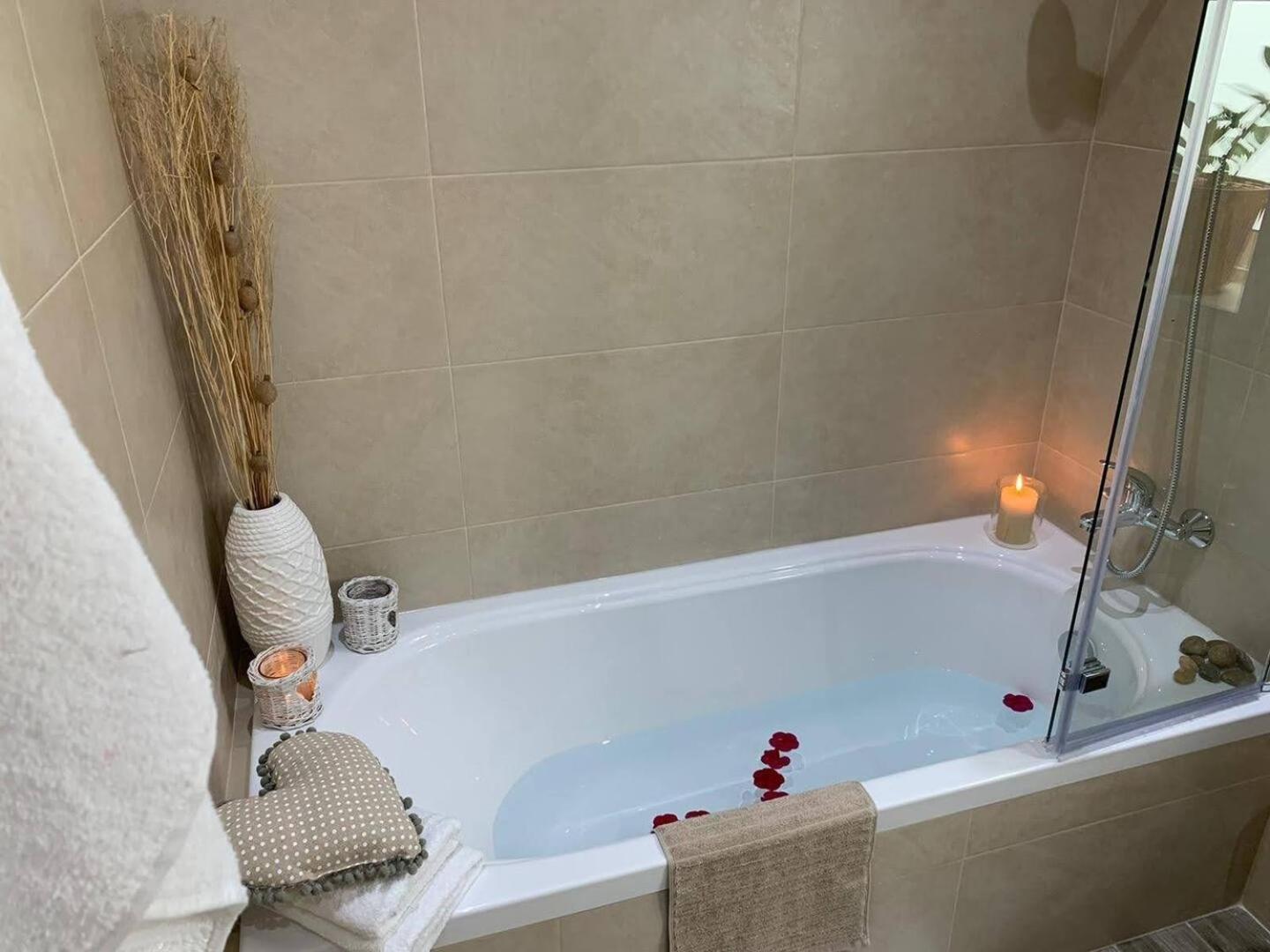 Apartment Fl 3 Ta'lonza Luxury With Hot Tub By Homely Mellieha