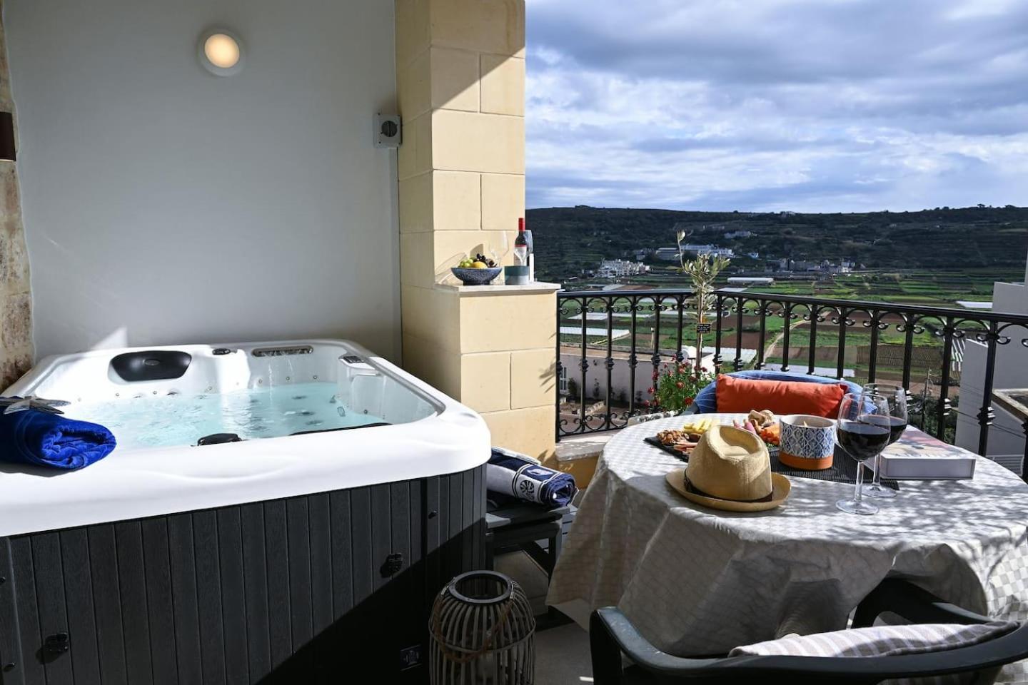 Fl 3 Ta'lonza Luxury With Hot Tub By Homely *