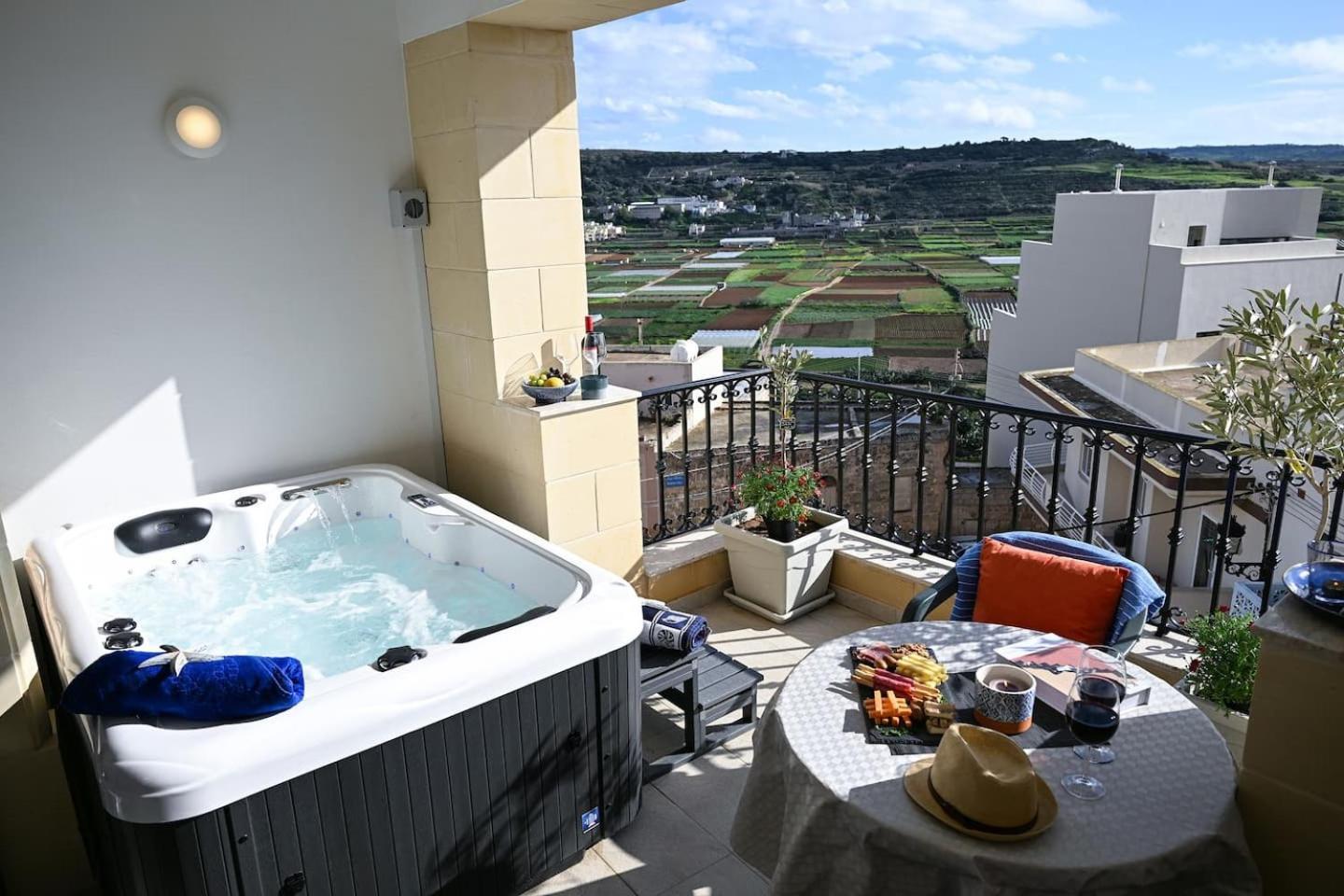 Fl 3 Ta'lonza Luxury With Hot Tub By Homely *