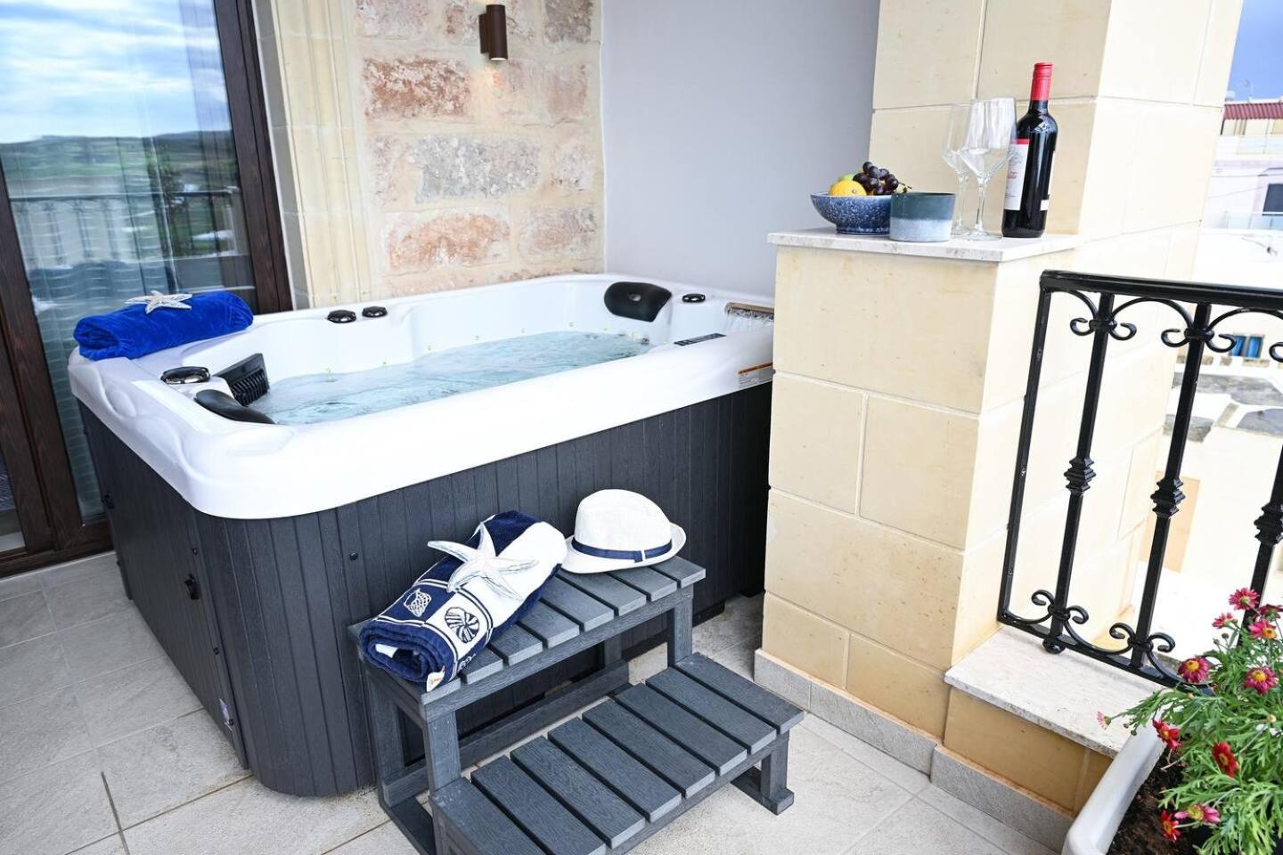Lägenhet Fl 3 Ta'lonza Luxury With Hot Tub By Homely Mellieħa