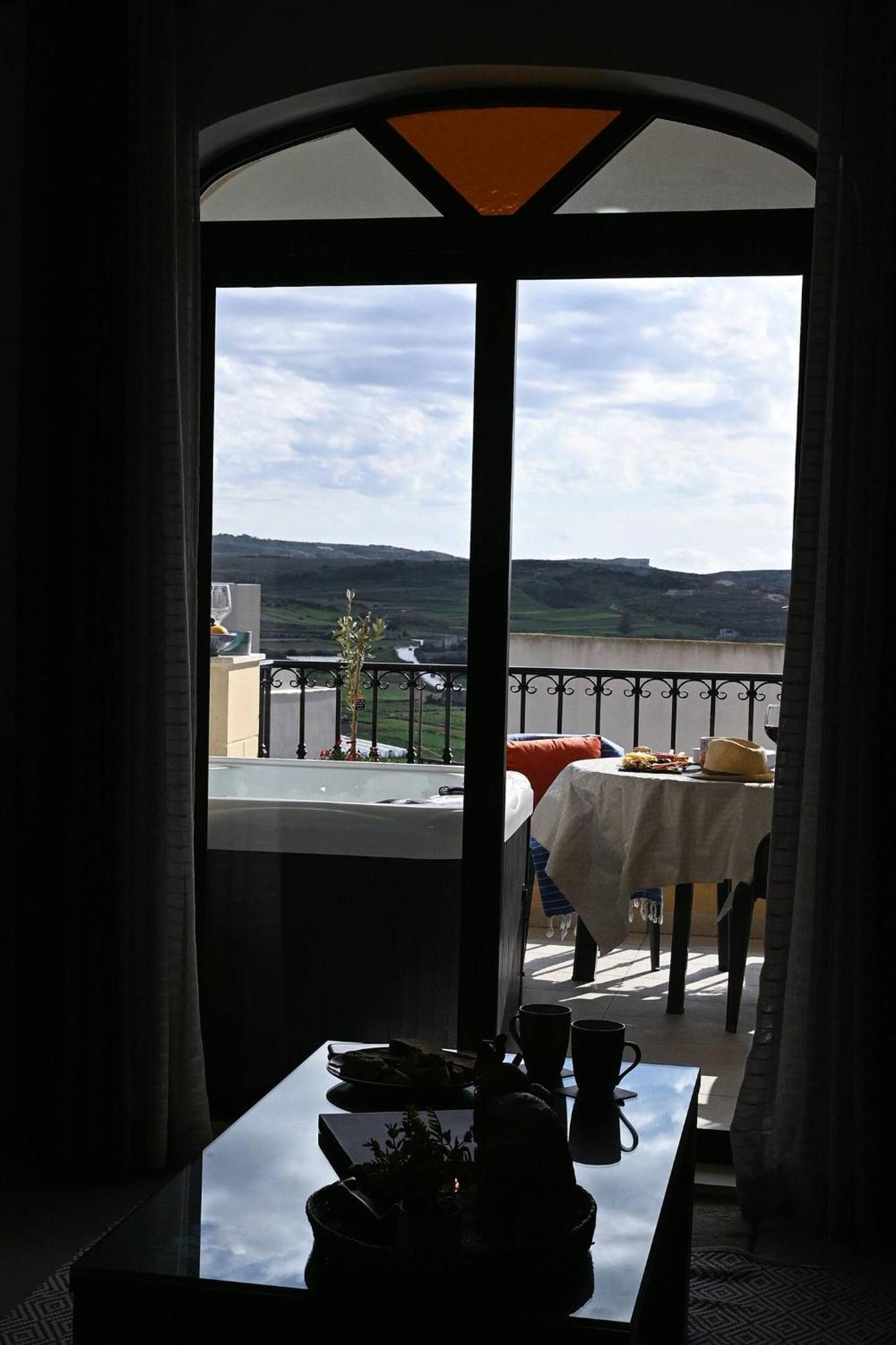 Apartment Fl 3 Ta'lonza Luxury With Hot Tub By Homely
